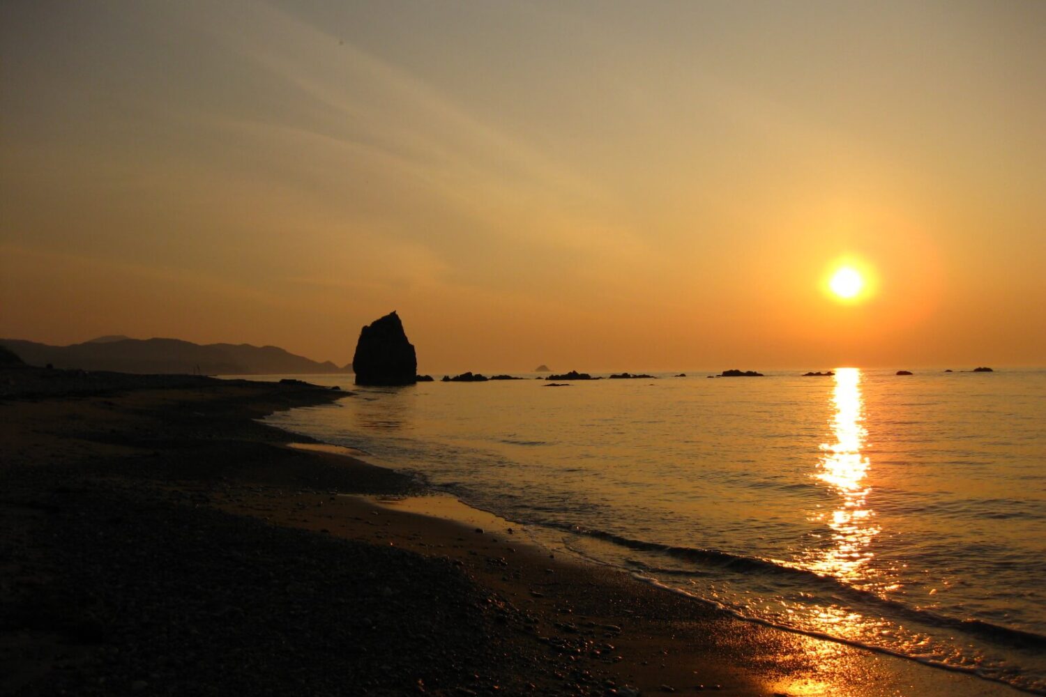 三里ヶ浜海岸の夕日