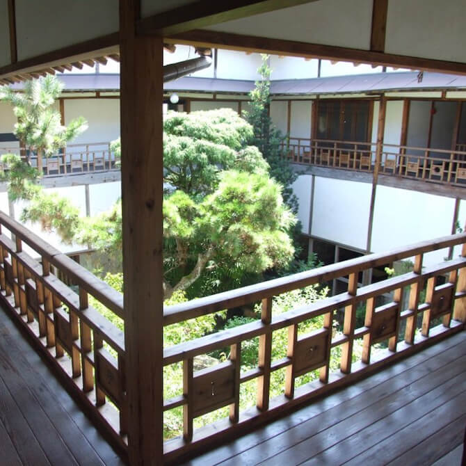 旅館芳和荘